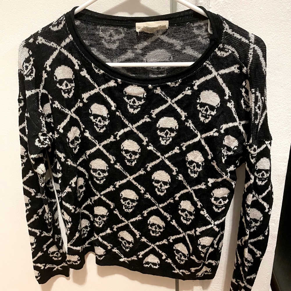 Black and White Skull Print Pullover Sweater
